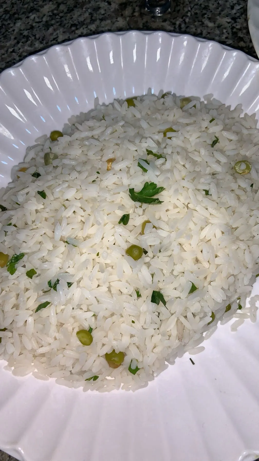 Butter rice and green peas