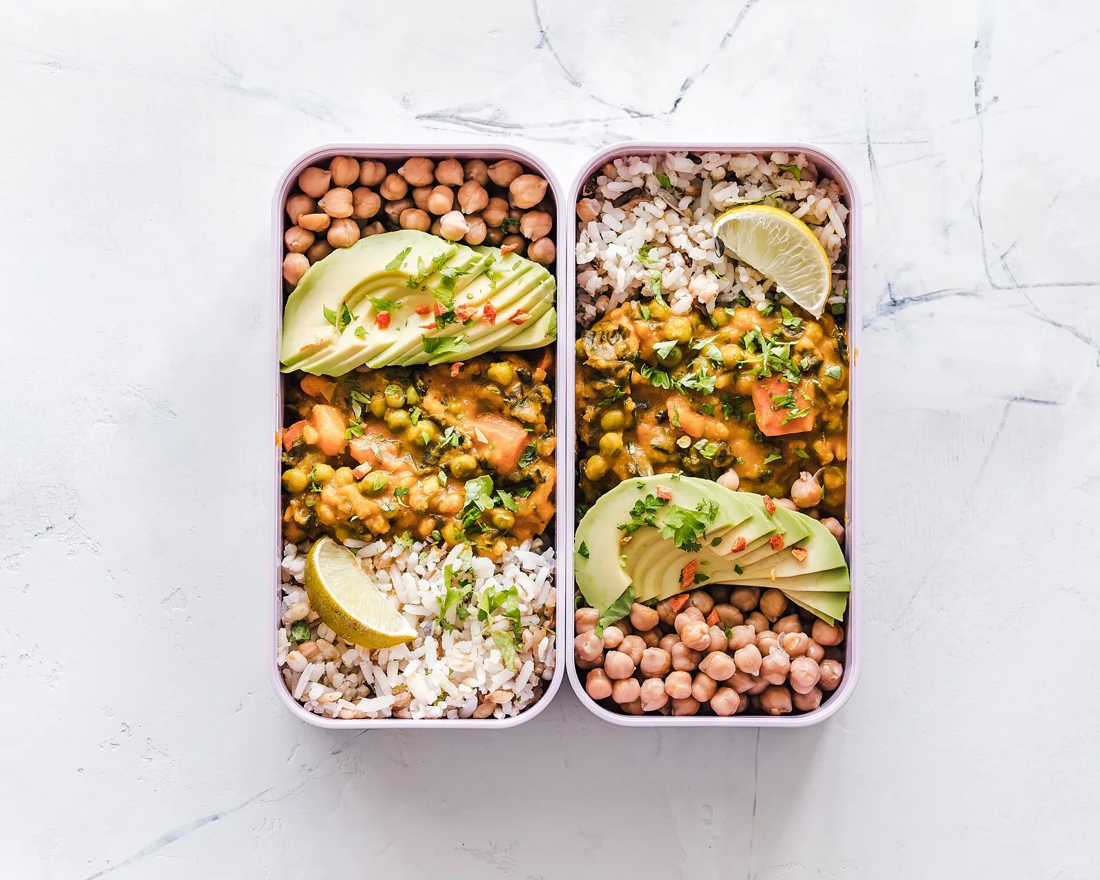 Meal prep containers with rice, vegetables and chicken
